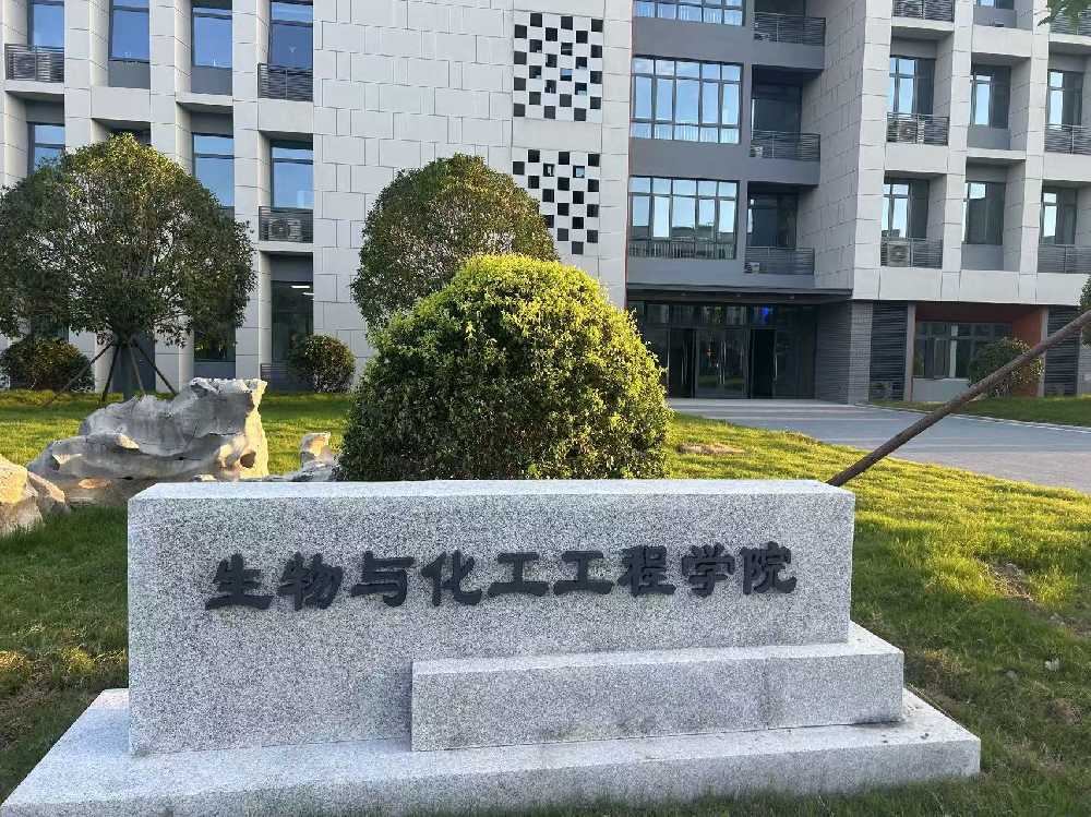 南岳区扬州职业大学体育场高杆灯项目